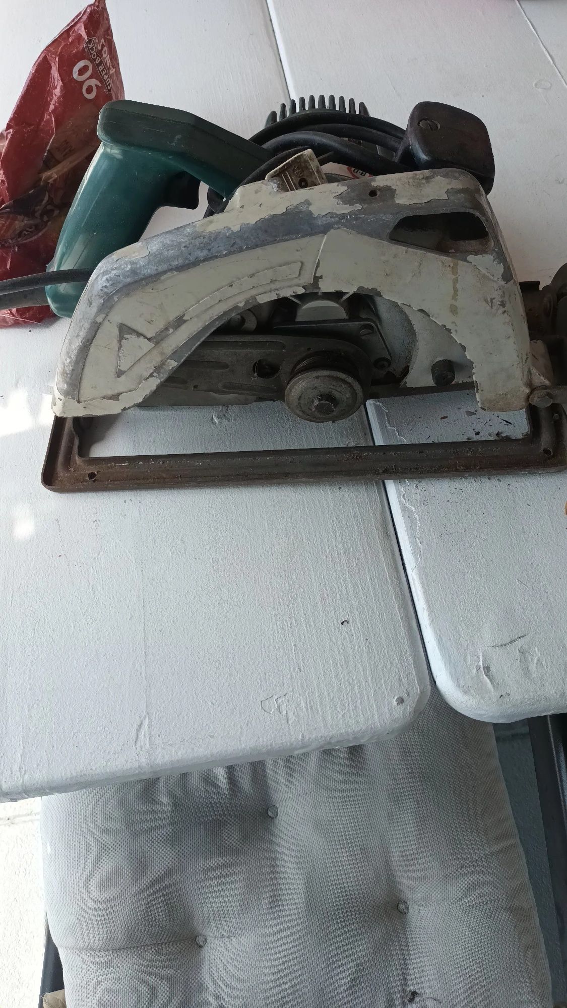 Vendo serra circular usada 2 vezes 35€
