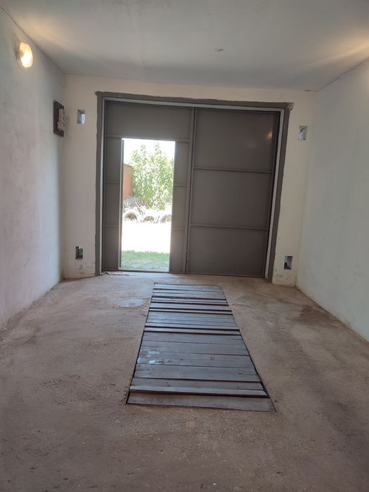 Здаю/продаю  гараж с высок. воротами 2,5 метра в Октябрьск а/кСолнечн