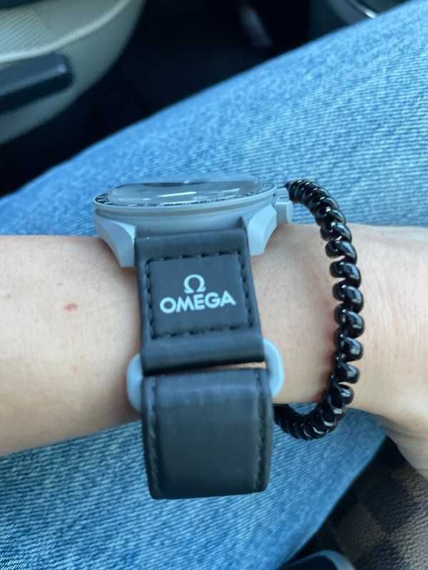 SO33M100 Moonswatch Omega x Swatch - Asymmetrical Lunar Case