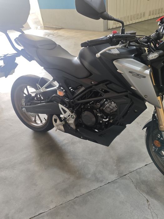 Honda CB125R como nova