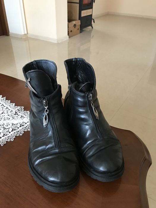 Продам зимні шкіряні чобітки 39.