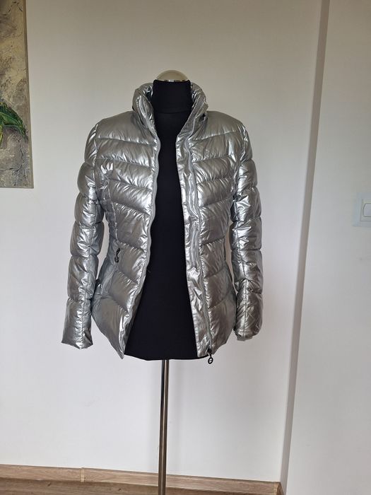 Świetna kurtka puffer z metalicznym połyskiem srebrna zimowa 38