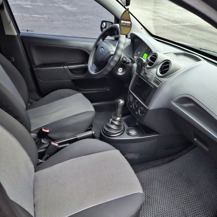 Продам Ford Fiesta в отличном состоянии.
