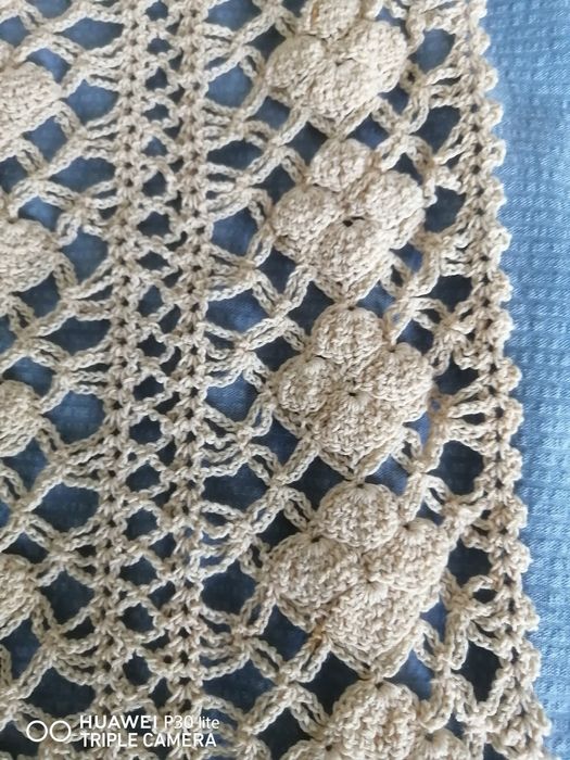 Naperon em renda feito à mão