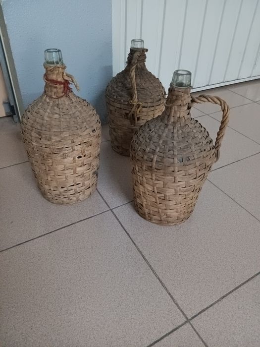 3 garrafões centenarios