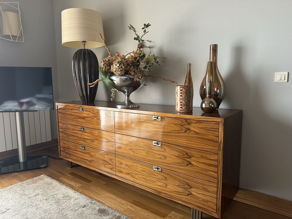 Comoda em madeira maciça de grandes dimensões