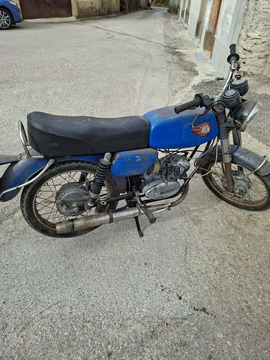 Efs, mobilete e Tricarro