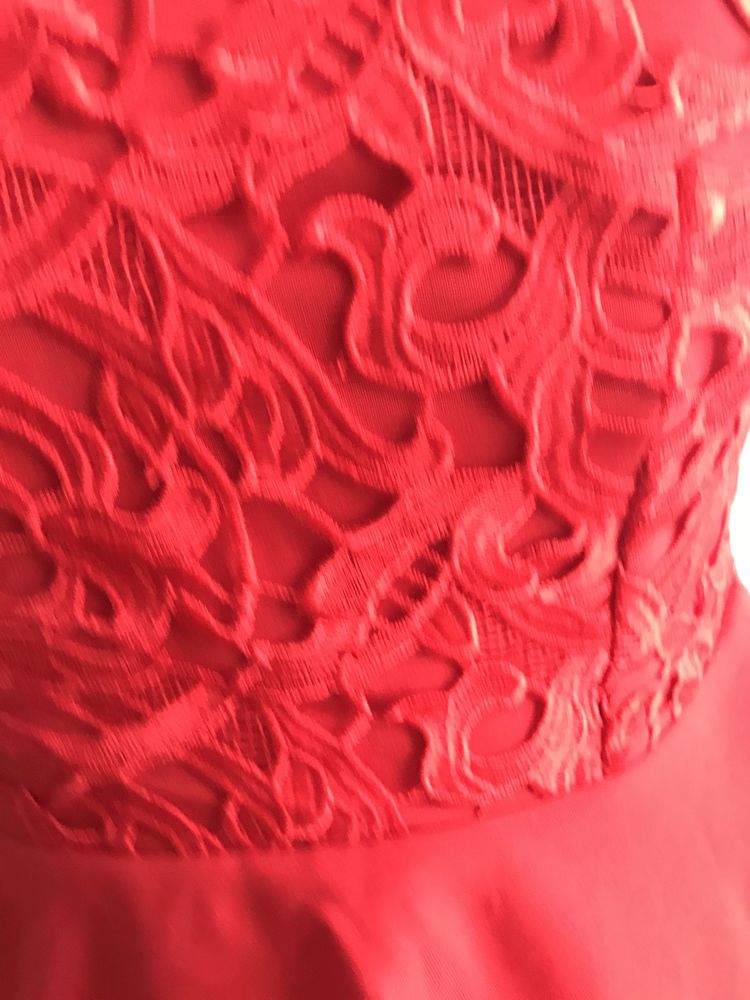 Czerwona sukienka koktajlowa 38