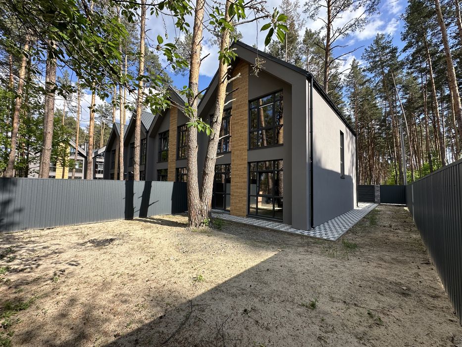 Таунхаус з великою земельною ділянкою. Є розтермінування