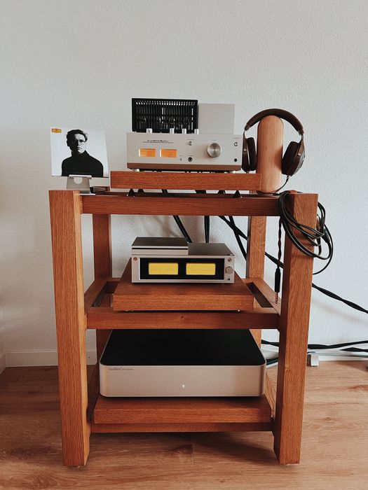 Stolik hifi audio pod sprzęt grający lub gramofon