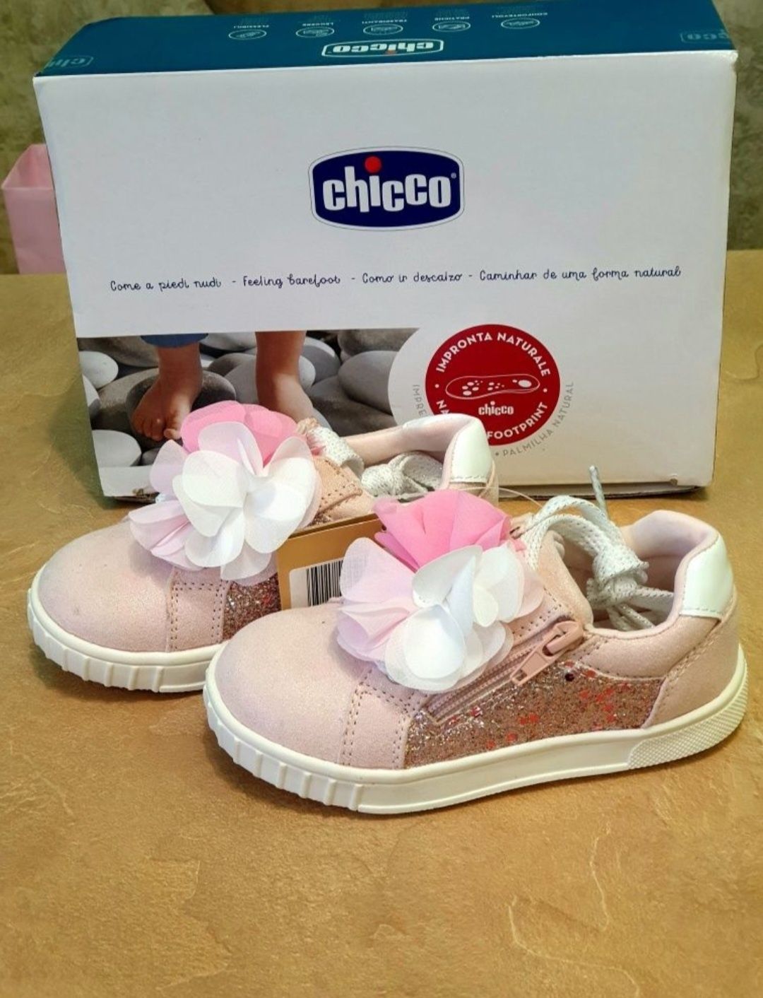 Нові кросівки для дівчинки Chicco