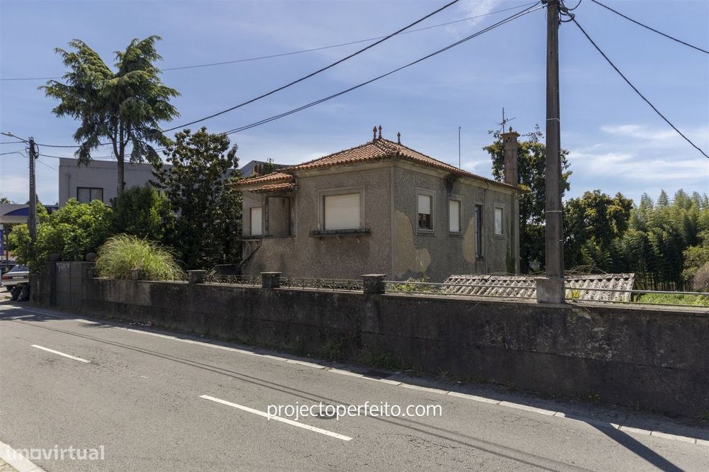 Moradia para Restaurar T4 Venda em Mozelos,Santa Maria da Feira