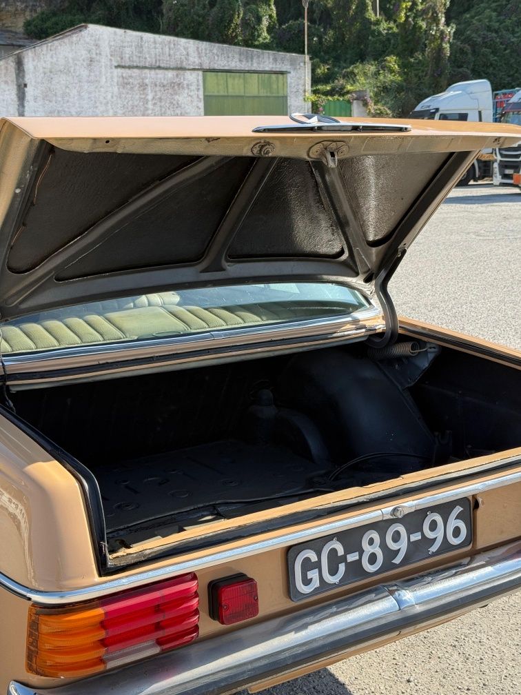 MERCEDES 220/8 1973