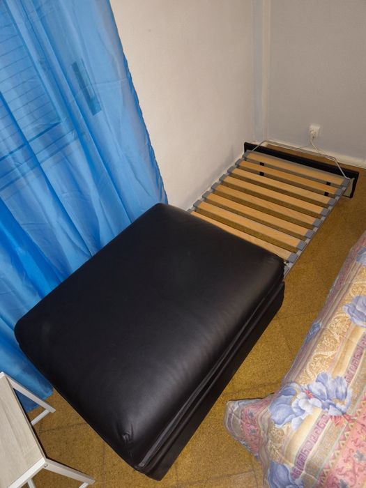 - Sofá cama IKEA -