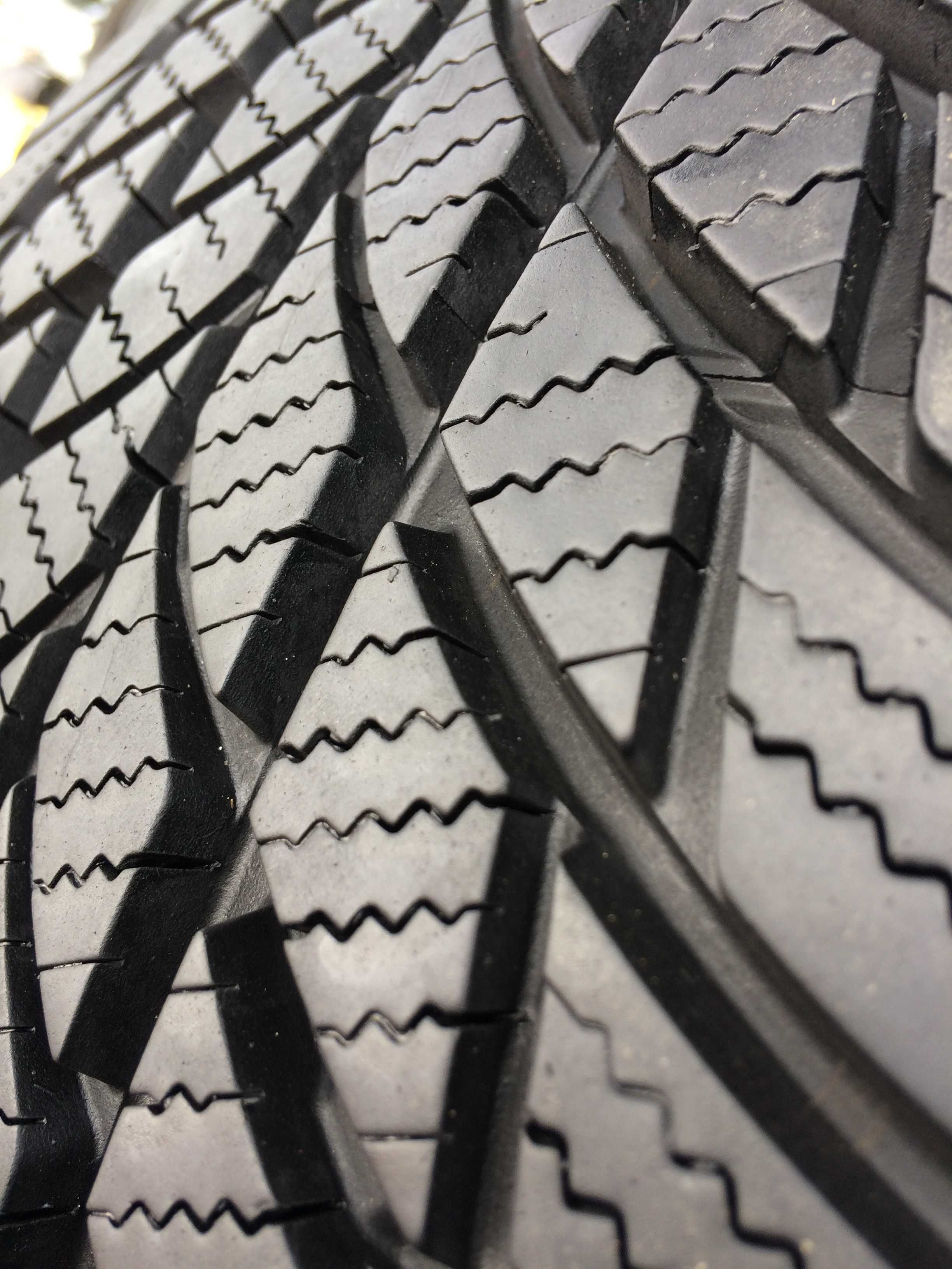 BRIDGESTONE Opona zimowa Blizzak LM001 225/50R17 98H XL AO