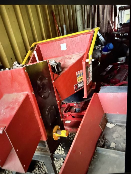 Rębak walcowy R 150 z taśmociągiem