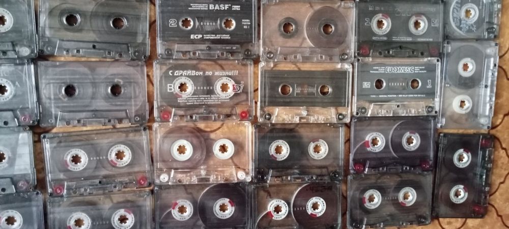 музичні аудіо касети з 90х років.аудиокассеты.