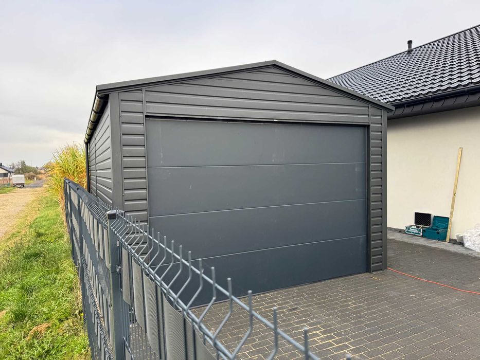 Garaż blaszany 4x6.5m dwuspadowy, grafit, brama segmentowa