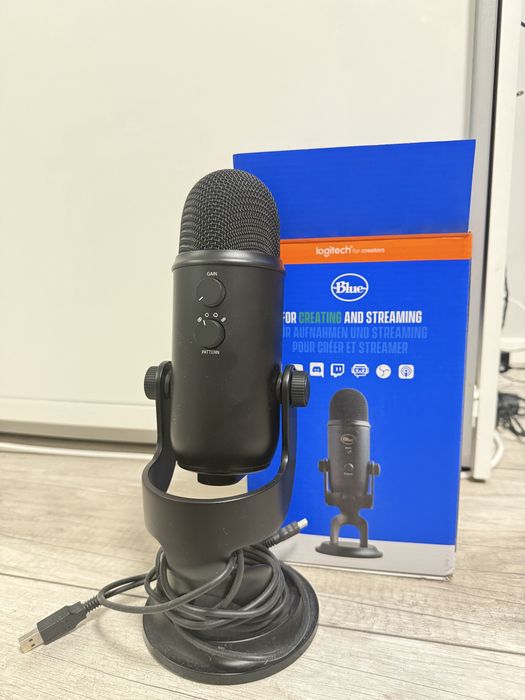 Mikrofon pojemnościowy USB Blue Yeti Blackout firmy Logitech