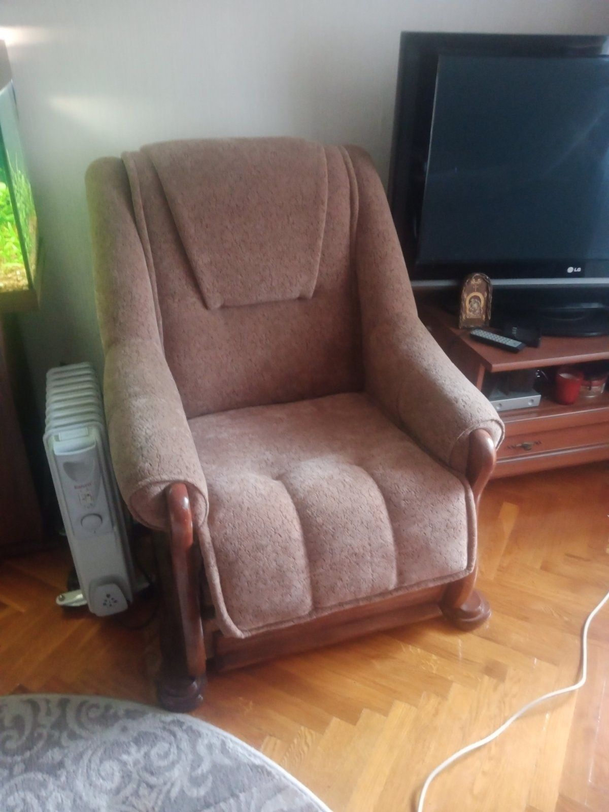 Кутовий диван та два розкладних крісла