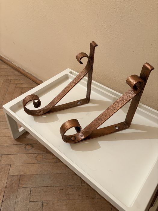 Stare ozdobne wsporniki pod półkę