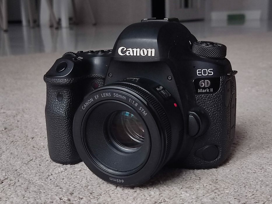 Терміново!  Canon 6D Mark II + додаткові. Пробіг 25 600 кадрів