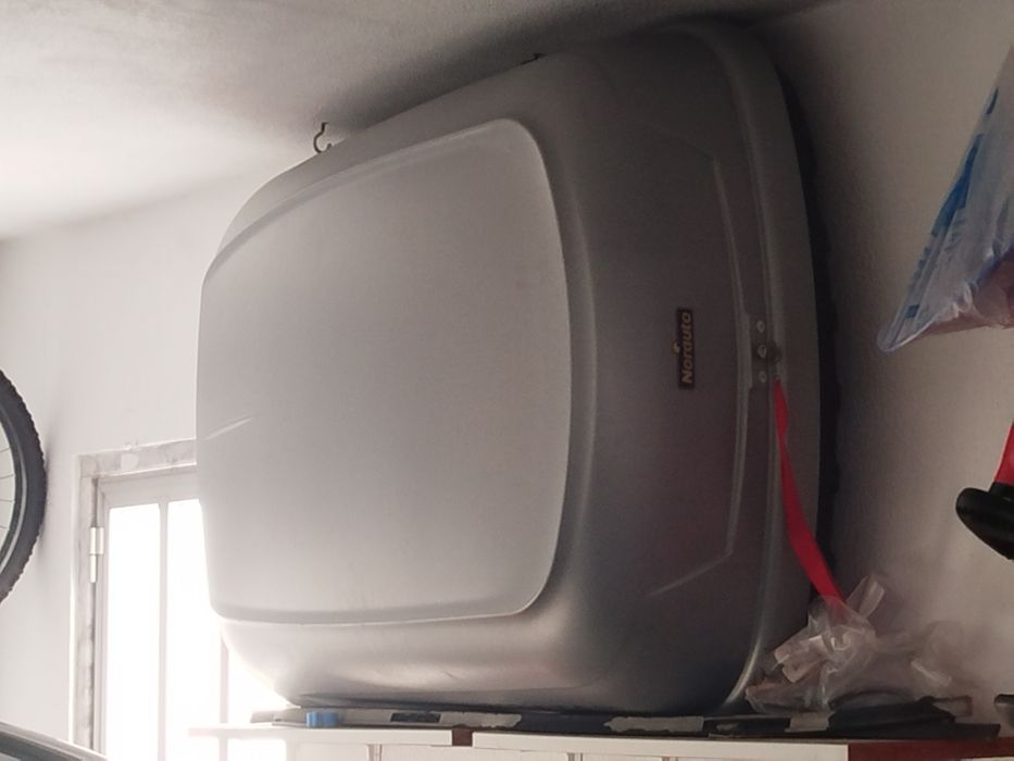 Mala de tejadilho com barras universais