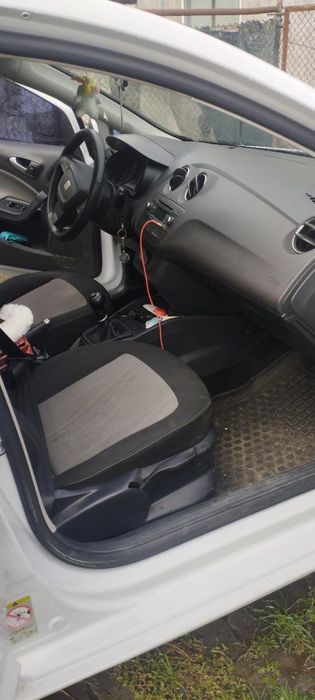 Seat ibiza (1,4 л )2014 год