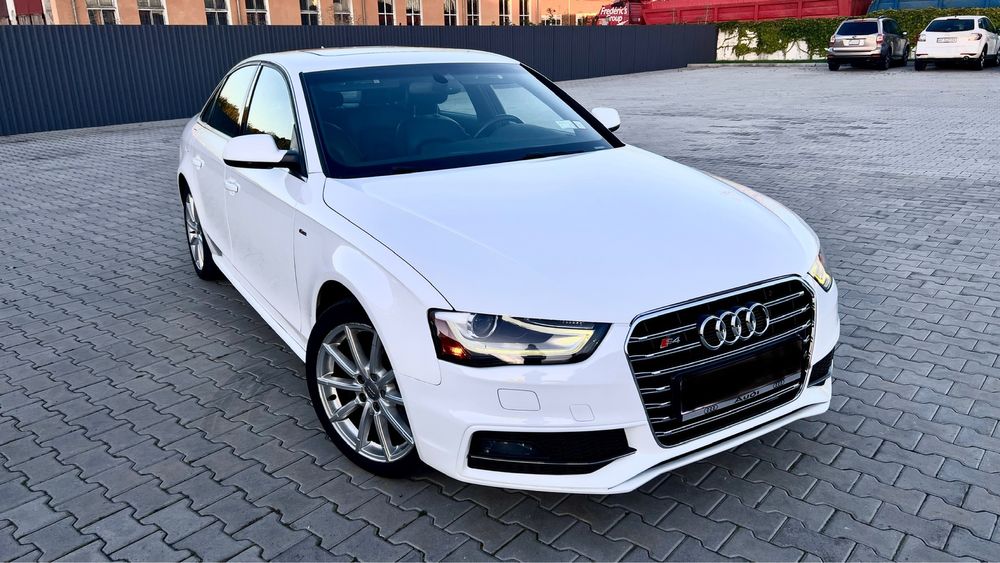 Audi A4 Quattro Premium Plus S-Line