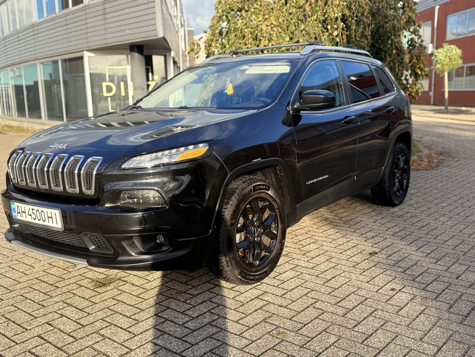 Продам Jeep Cherokee
