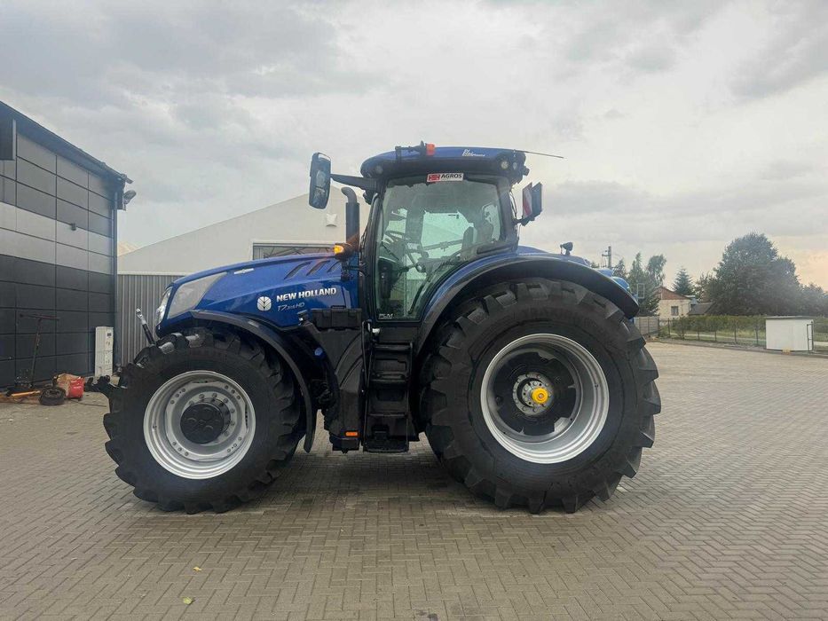 Wynajem ciągników rolniczych New Holland z osprzętem