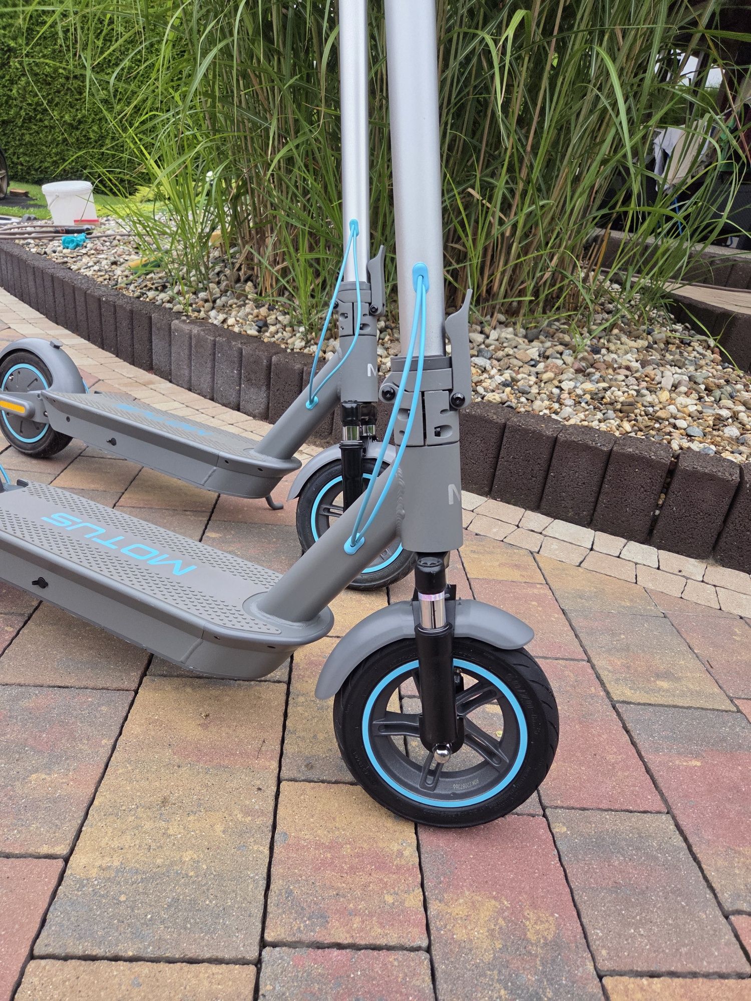 Hulajnoga elektryczna Motus SCOOTY 10 PLUS MOTUS 2 szt.