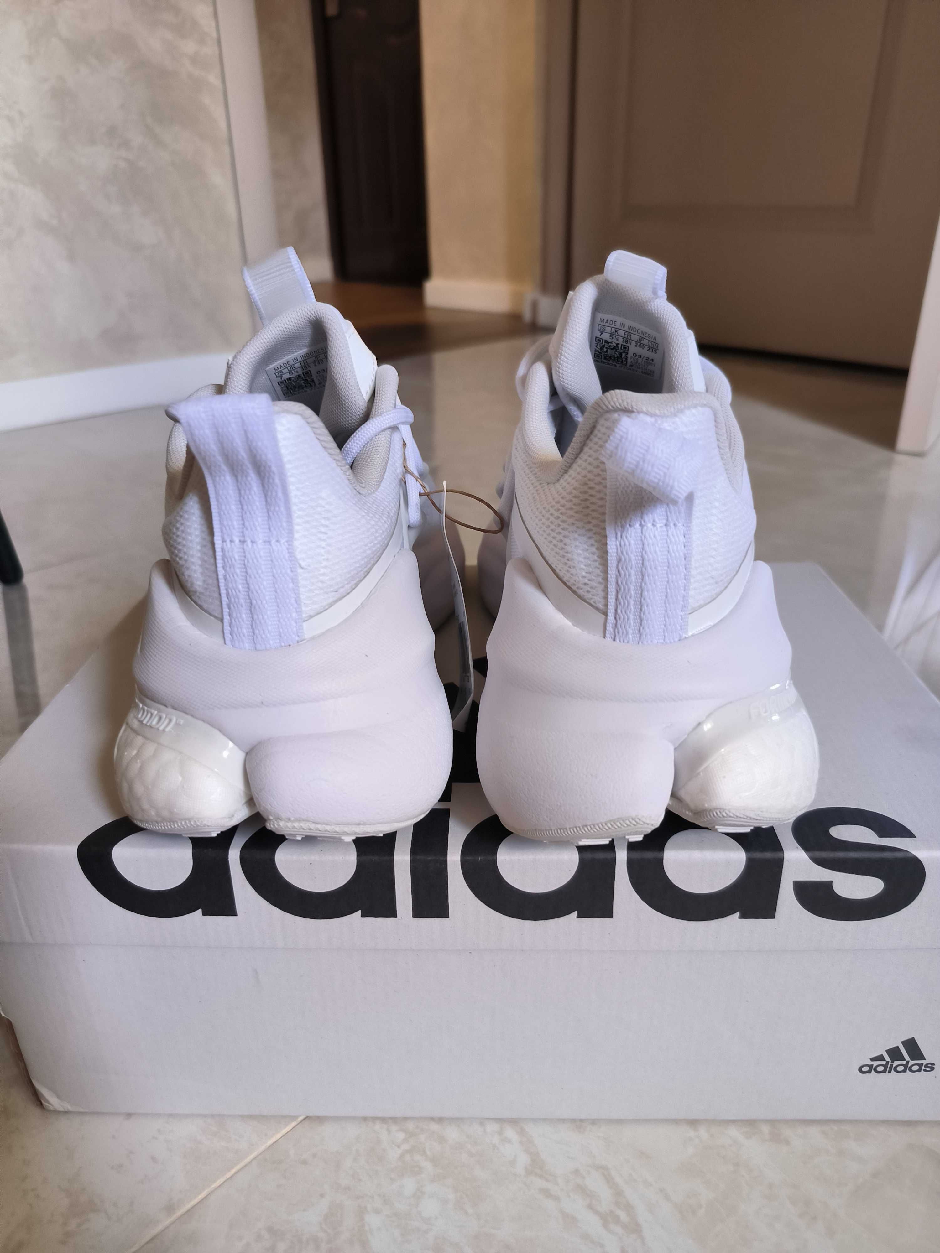 Кросівки Adidas AlphaBoost V2 нові