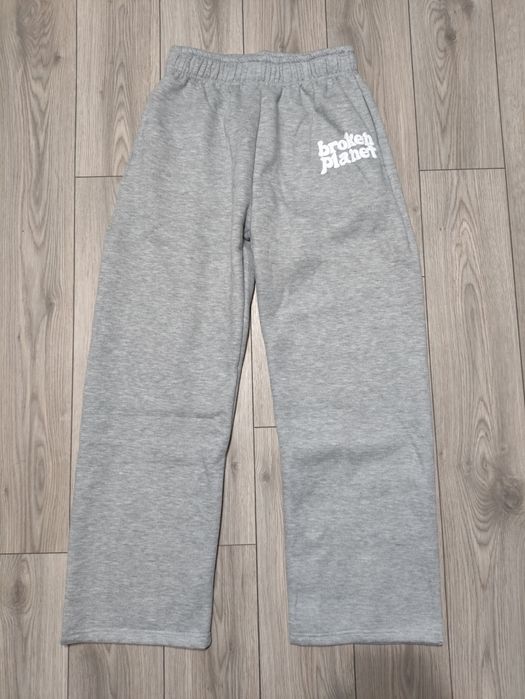 Спортивні штани від бренду Broken Planet