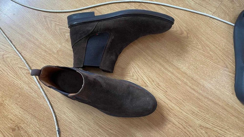 Botas Homem- castanho escuro tam 44- praticamente novo!