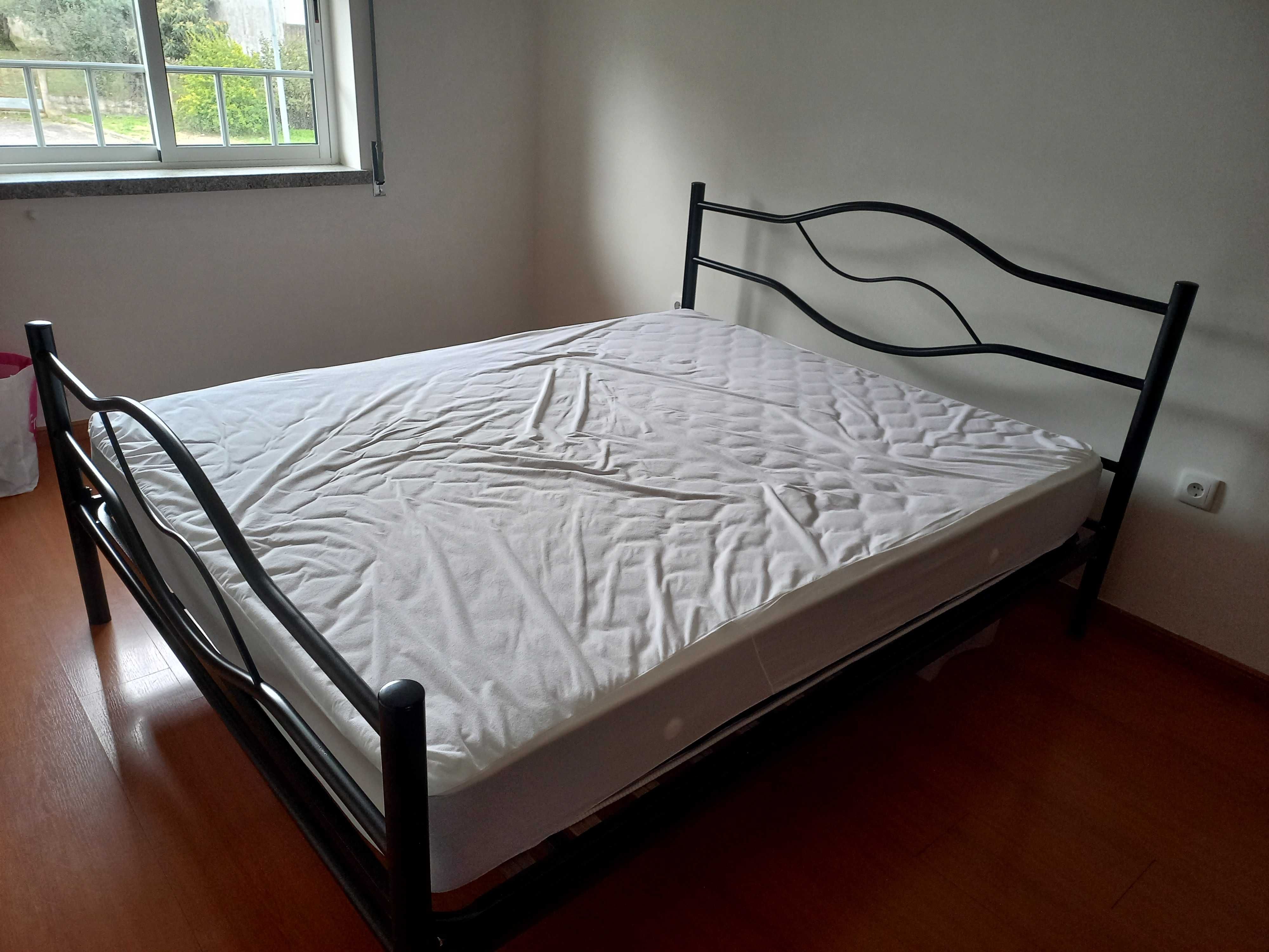 Cama de casal alumínio