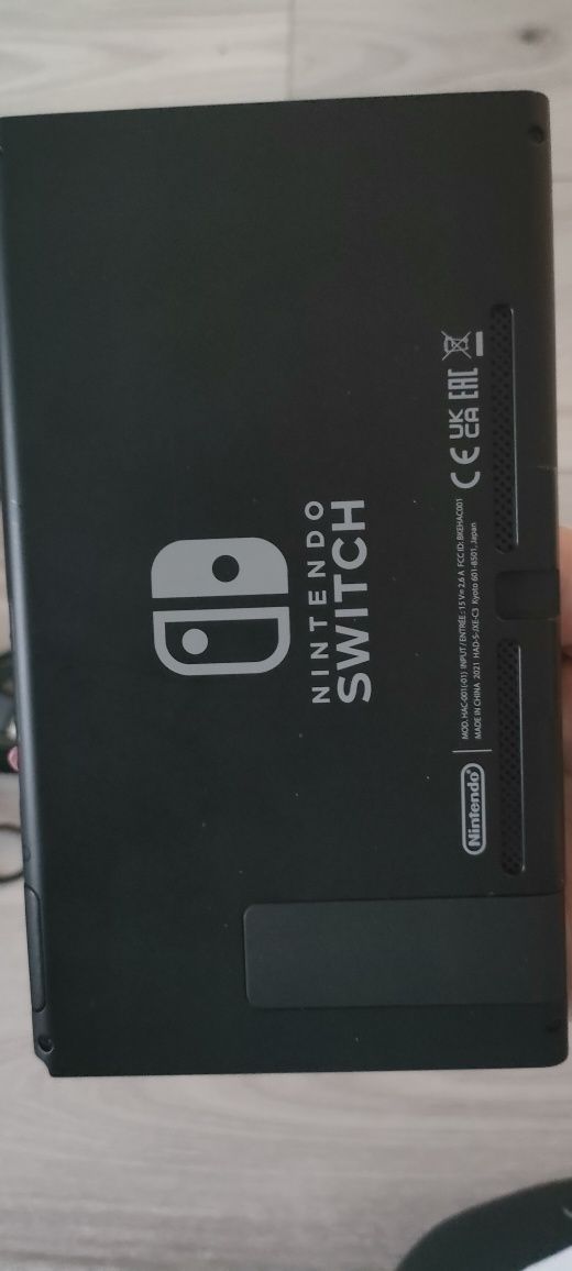 NINTENDO SWITCH plus gry oraz etui