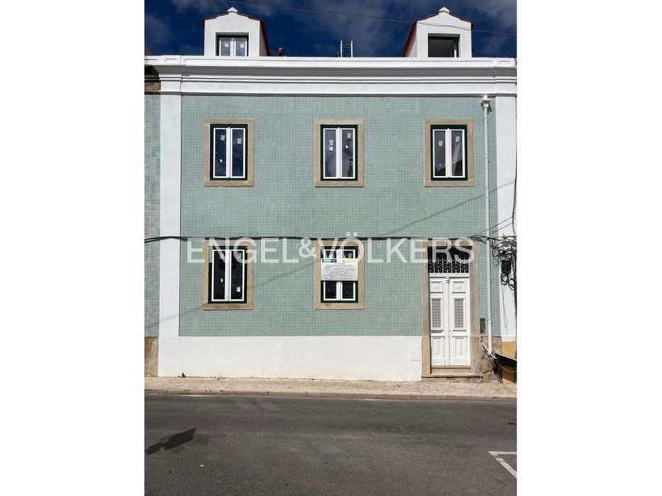 Prédio com terraço e piscina em Benfica