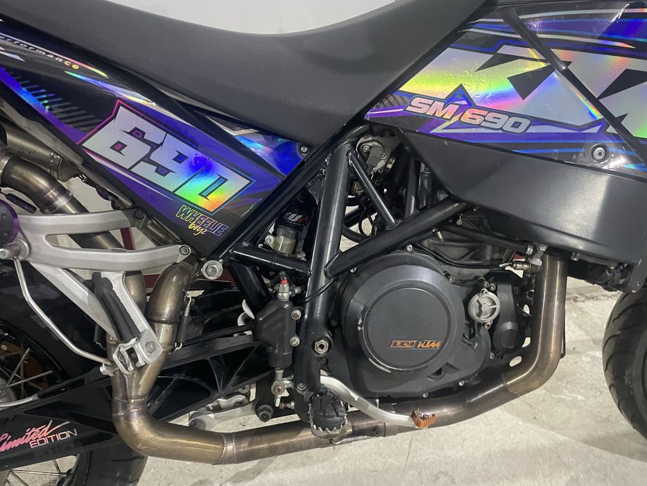 КТМ 690 Supermoto
