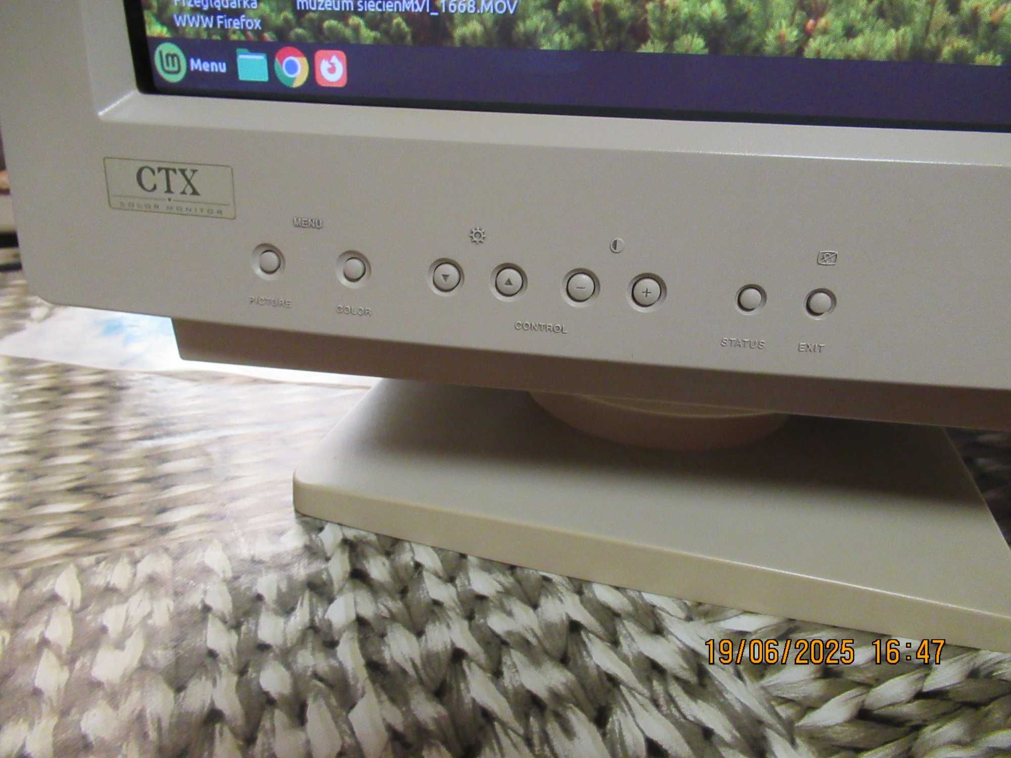 Stary monitor kineskopowy CRT CTX 1769se