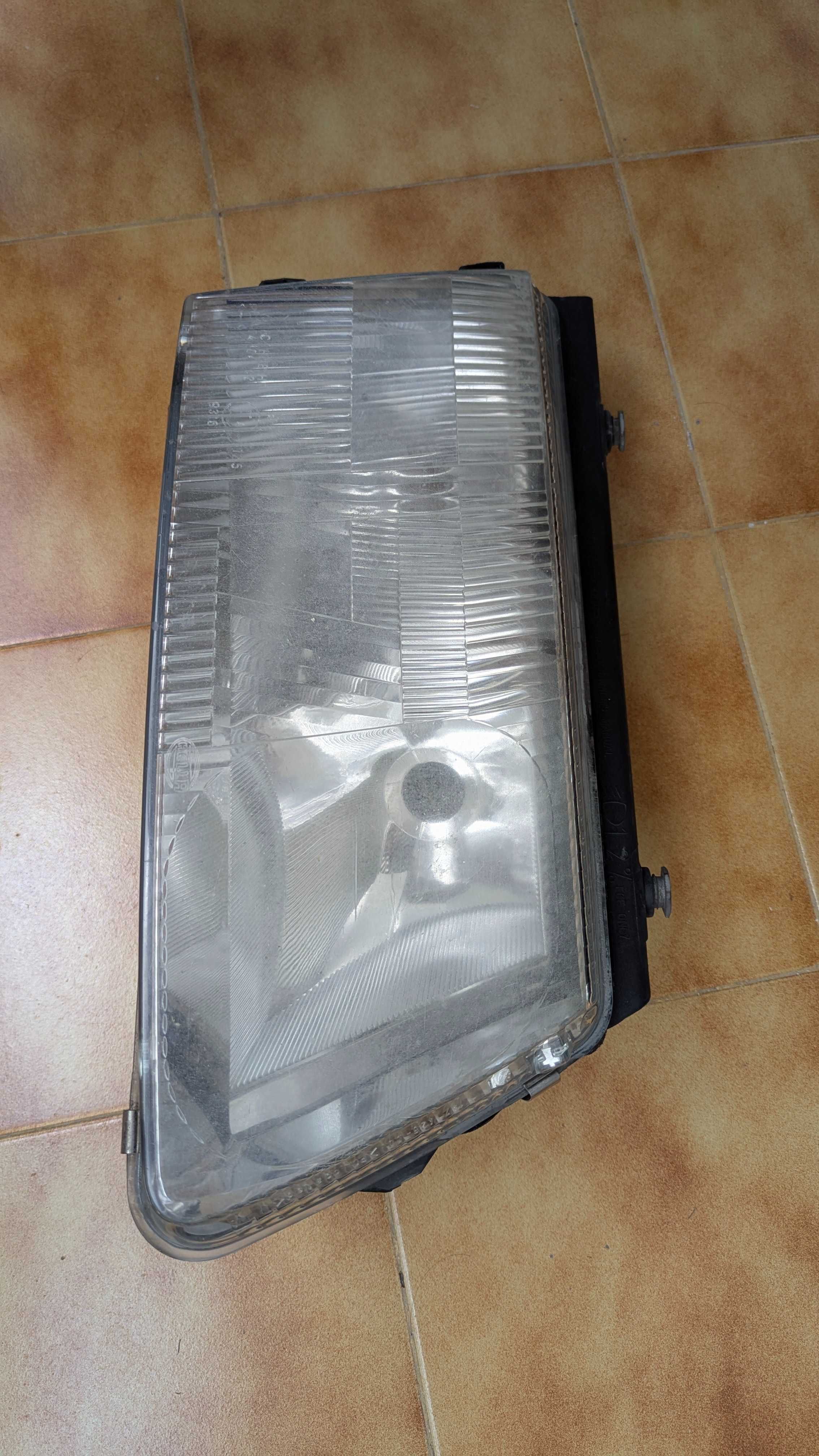 Farol Direito Passat 5B (3B5)