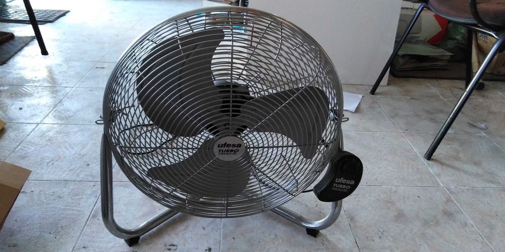 Ventoinha grande de chão ufesa