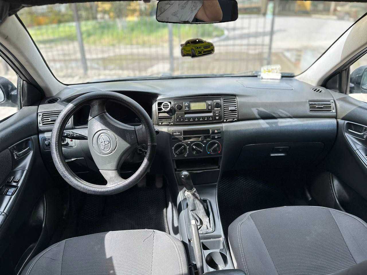 Toyota Corolla 1.4 механика 2004 год