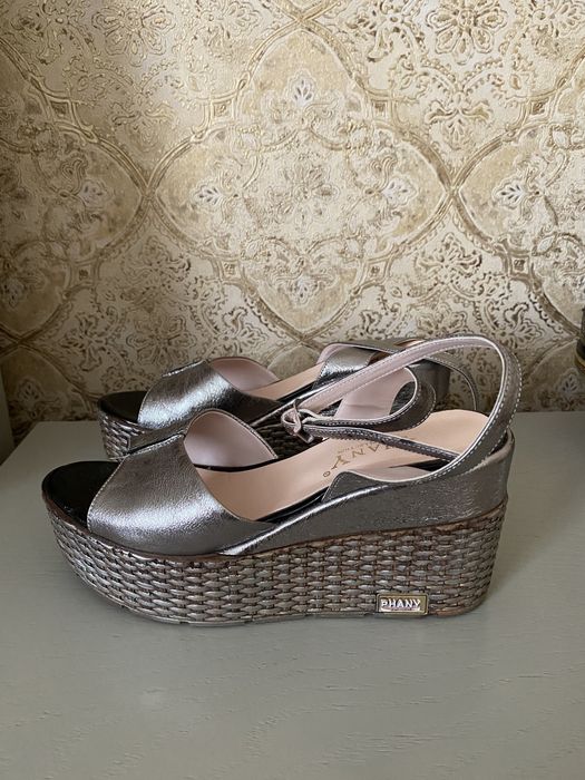 Босоніжки шкіряні