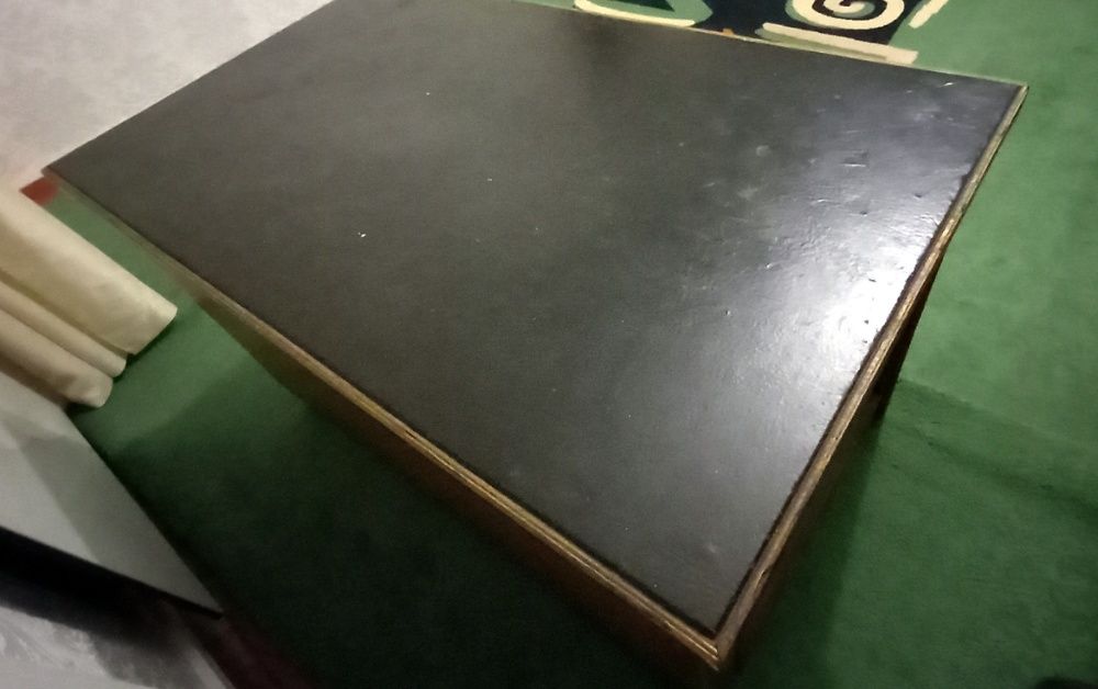 Продам журнальний столик. Стіл. Дерево. Шкіра.