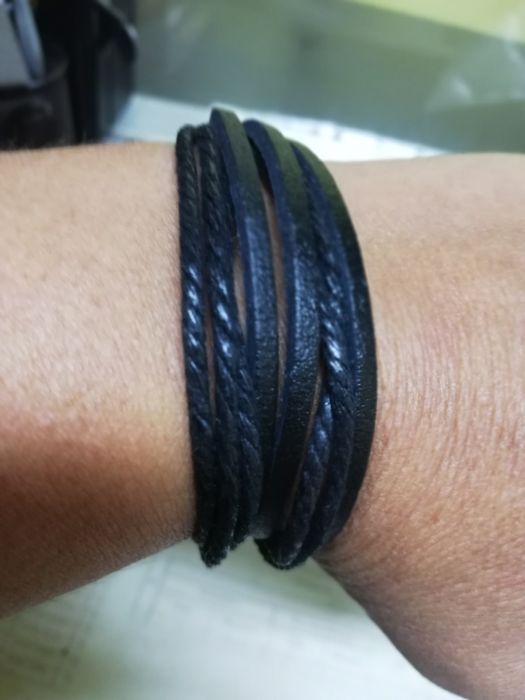Pulseira em pele