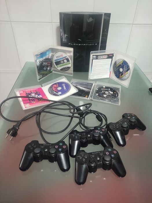 PS3 + 5 jogos + 4 comandos
