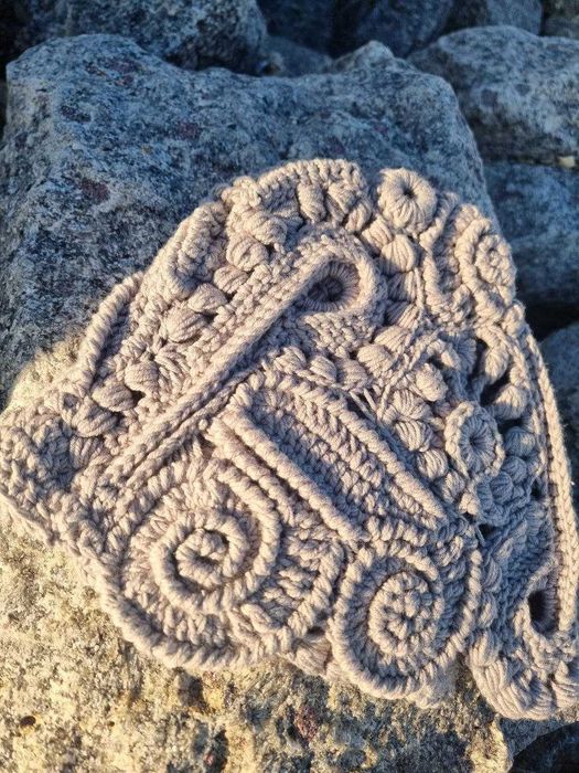 Шапка женская ручной работы