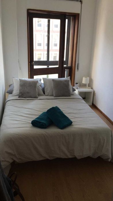 QUARTO DISPONÍVEL EM TRINDADE - T2 MOBILIADO - ENTRADA IMEDIATA