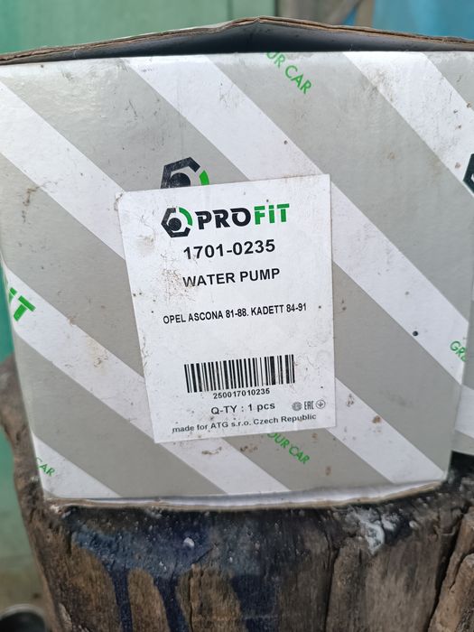 Помпа Опель кадет 1.8 бензин